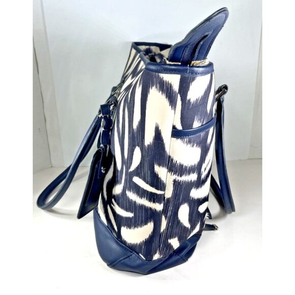 Calvin Klein Blue and White Geometric Print Lightweight Zip Synthetic XL Tote - Picture 9 of 16